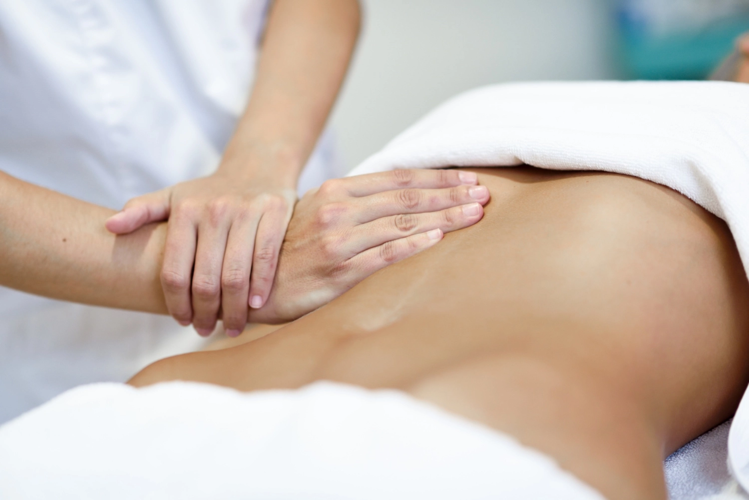 Massage postnatal à Seelande avec Family Bloom: détente et récupération pour jeunes mamans