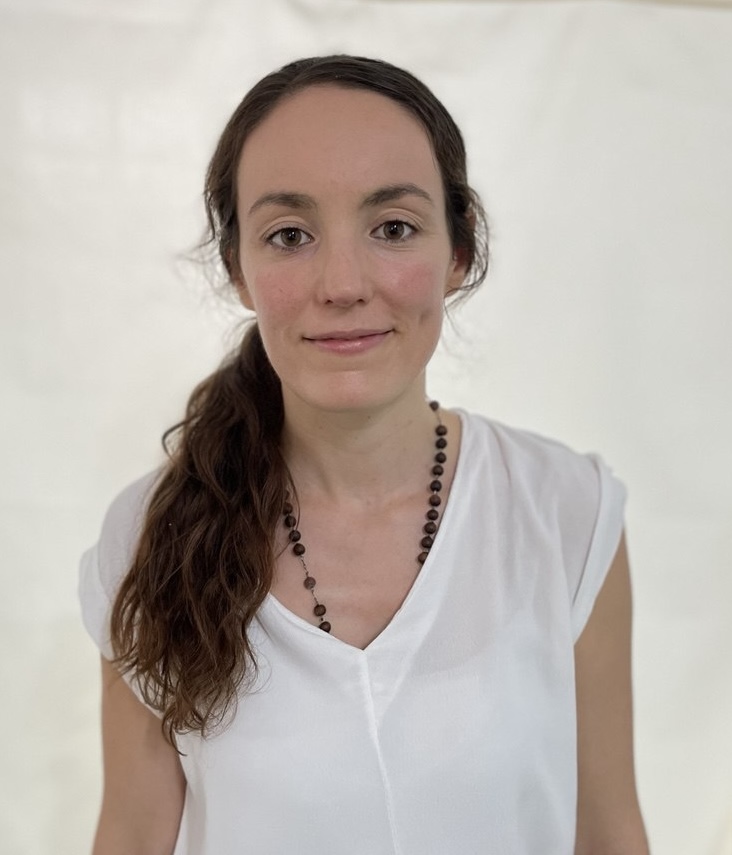 Esther Meneses – Therapeutin bei Family Bloom | Bewegung, Tanz & Geburt in Balance